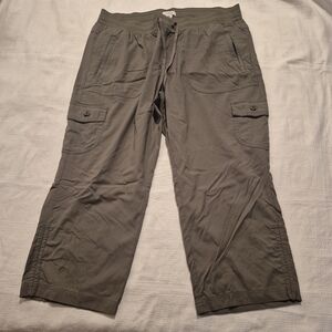 L.L. Bean Women's Large Vista Camp Pants crop style Olive EUC
